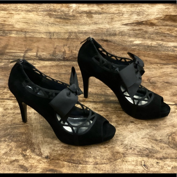 White House Black Market Shoes - White House Black Market 7 1/2 suede heels